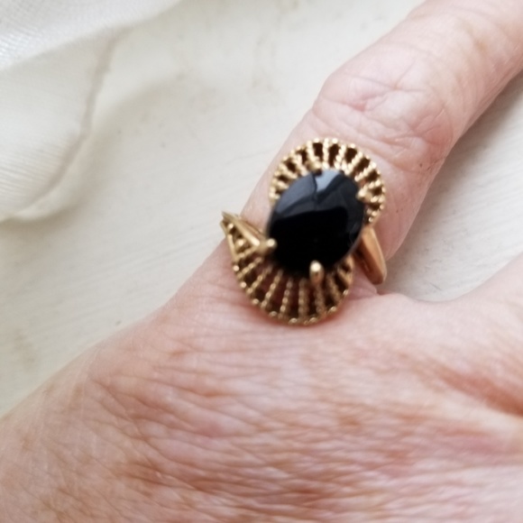Vintage 1940s 10k yellow gold oval onynx ring - Picture 1 of 5